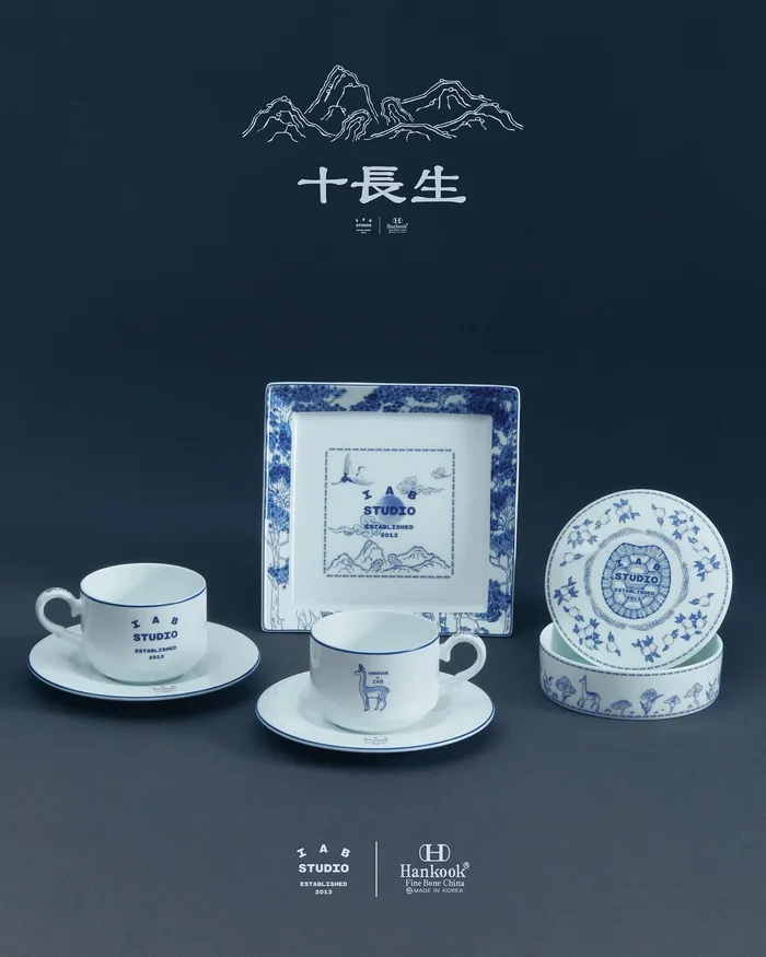 https://static.shoeprize.com/open_raffle/main_carousel/None/-shoeprize-HANKOOK-CHINAWARE-X-IAB-STUDIO-COLLABORATION-COLLECTION-426060-1728032538497.jpg